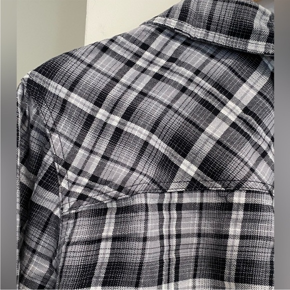 Westport Women's Button Down Shirt - Picture 7 of 11